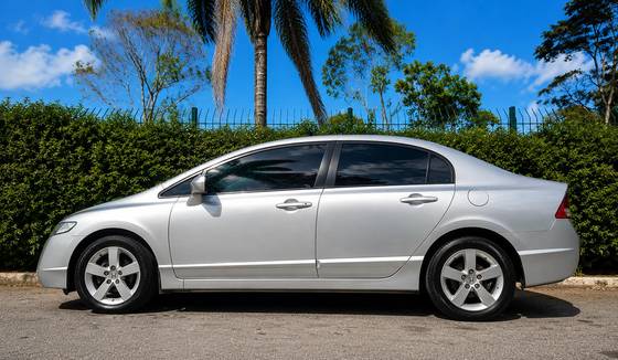 HONDA CIVIC 1.8 LXS 16V FLEX 4P AUTOMÁTICO